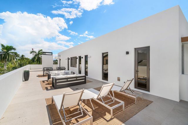 810 Palm Trail, Delray Beach, FL 33483