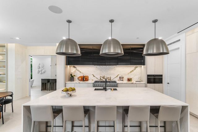 810 Palm Trail, Delray Beach, FL 33483