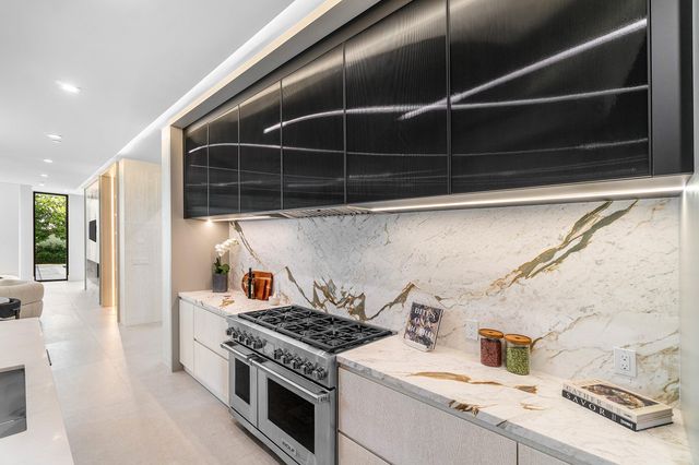 810 Palm Trail, Delray Beach, FL 33483