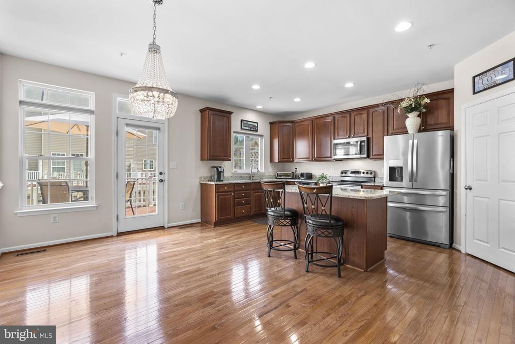 Image 10 of property listing at 4803 PORTSMOUTH RD #18, Ellicott City, MD 21042
