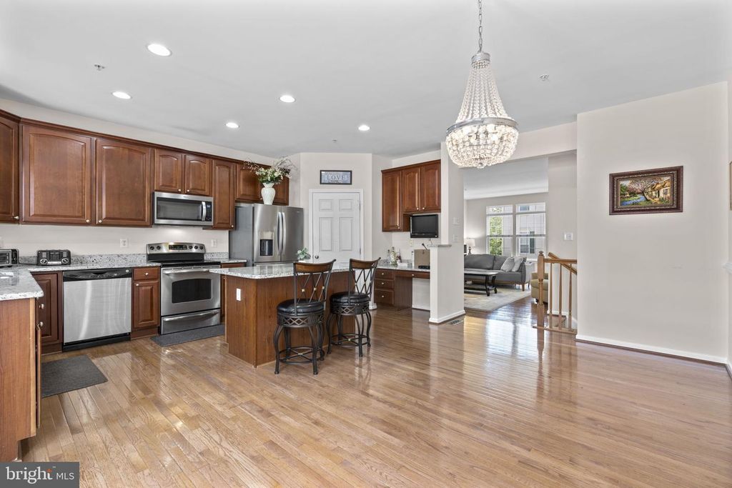 Image 11 of property listing at 4803 PORTSMOUTH RD #18, Ellicott City, MD 21042