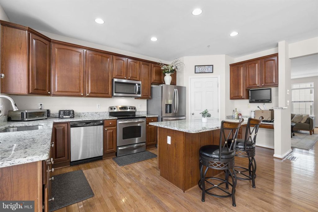 Image 12 of property listing at 4803 PORTSMOUTH RD #18, Ellicott City, MD 21042