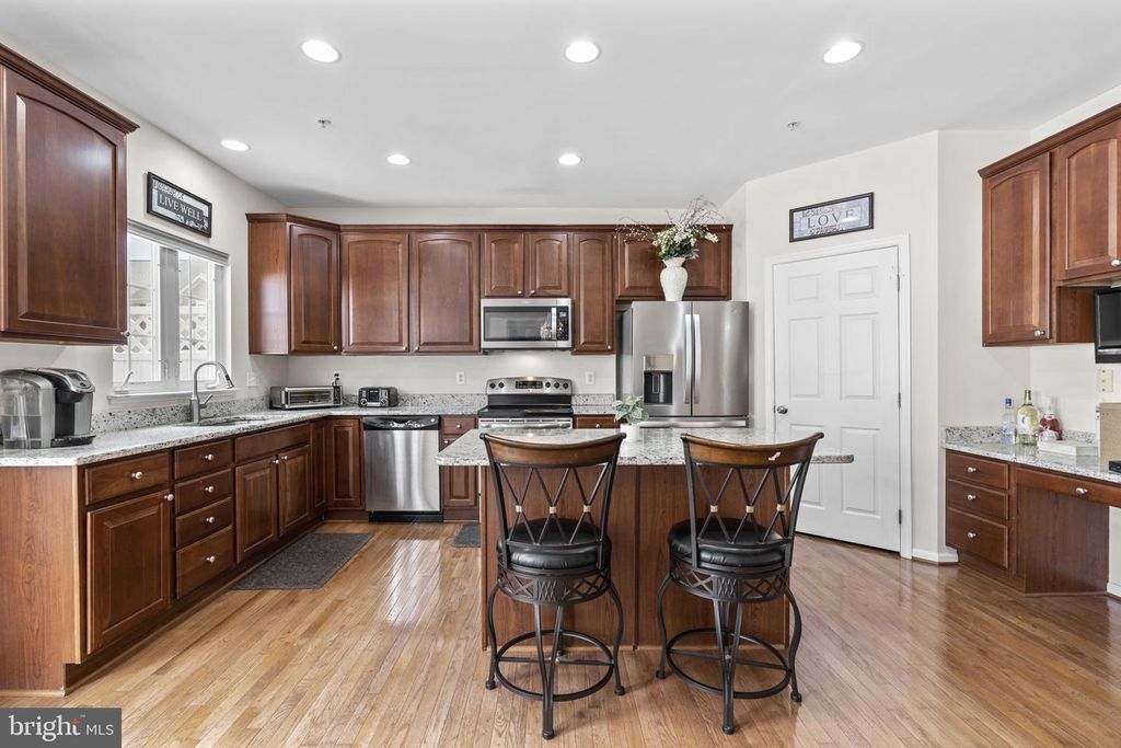 Image 13 of property listing at 4803 PORTSMOUTH RD #18, Ellicott City, MD 21042