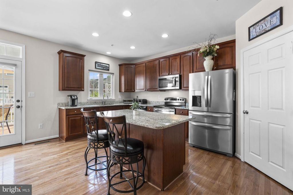 Image 14 of property listing at 4803 PORTSMOUTH RD #18, Ellicott City, MD 21042