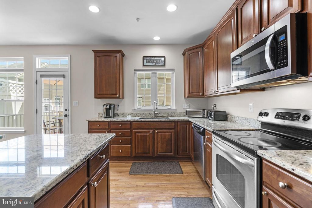 Image 15 of property listing at 4803 PORTSMOUTH RD #18, Ellicott City, MD 21042