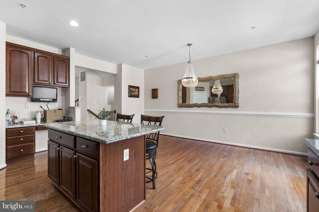 Image 17 of property listing at 4803 PORTSMOUTH RD #18, Ellicott City, MD 21042