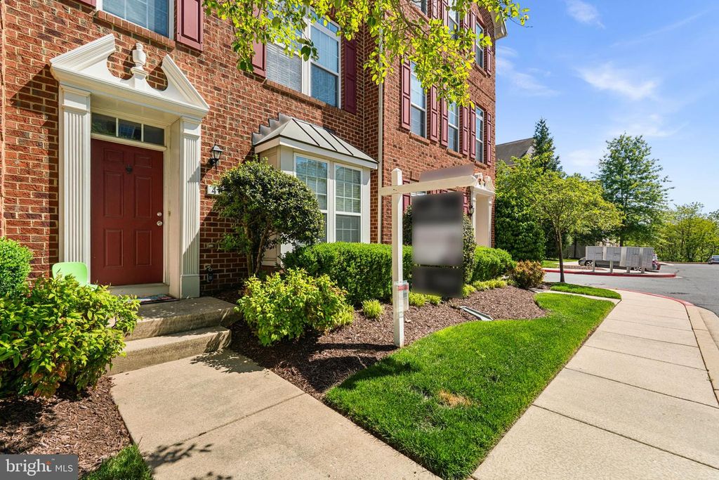 Image 2 of property listing at 4803 PORTSMOUTH RD #18, Ellicott City, MD 21042