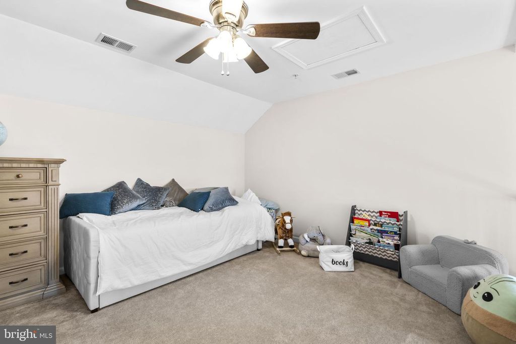 Image 22 of property listing at 4803 PORTSMOUTH RD #18, Ellicott City, MD 21042