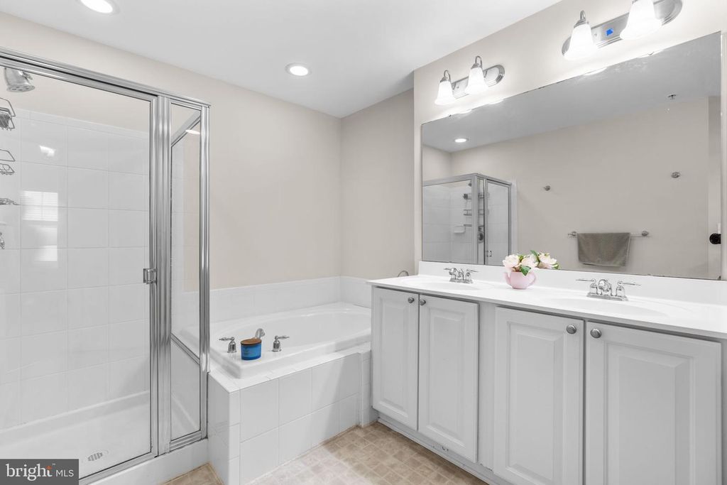Image 27 of property listing at 4803 PORTSMOUTH RD #18, Ellicott City, MD 21042