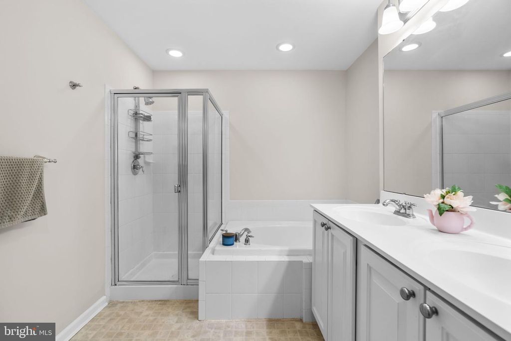 Image 28 of property listing at 4803 PORTSMOUTH RD #18, Ellicott City, MD 21042