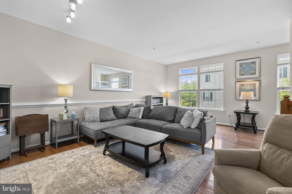 Image 3 of property listing at 4803 PORTSMOUTH RD #18, Ellicott City, MD 21042