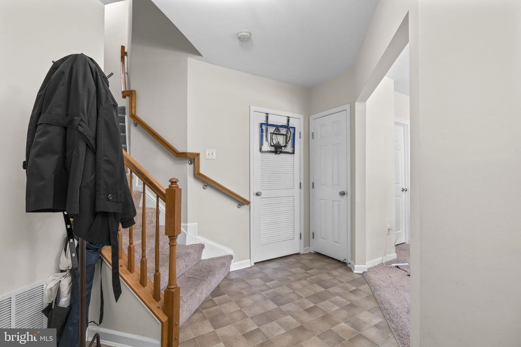 Image 34 of property listing at 4803 PORTSMOUTH RD #18, Ellicott City, MD 21042