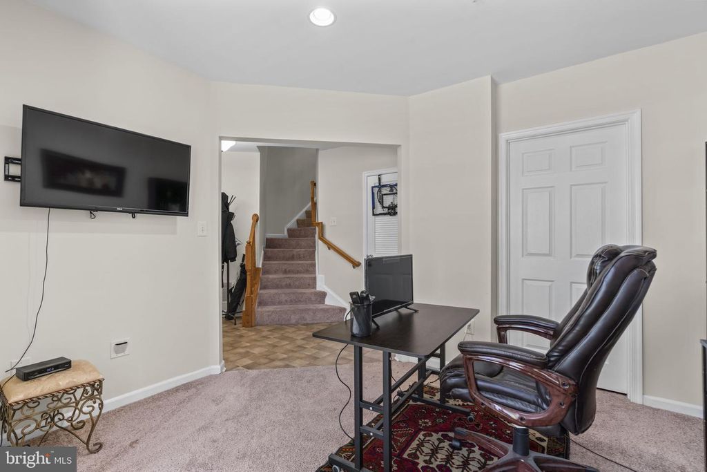 Image 36 of property listing at 4803 PORTSMOUTH RD #18, Ellicott City, MD 21042