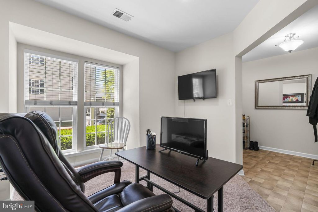 Image 37 of property listing at 4803 PORTSMOUTH RD #18, Ellicott City, MD 21042
