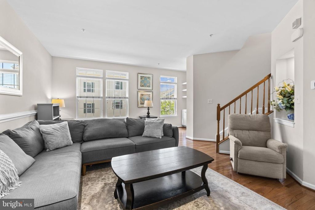 Image 4 of property listing at 4803 PORTSMOUTH RD #18, Ellicott City, MD 21042