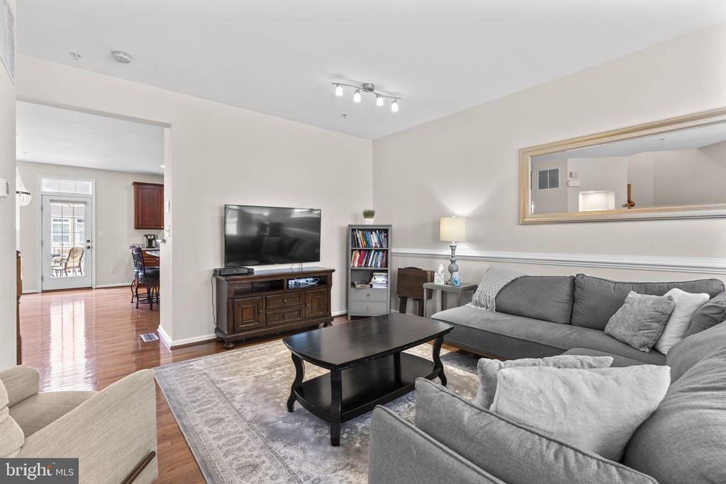 Image 5 of property listing at 4803 PORTSMOUTH RD #18, Ellicott City, MD 21042