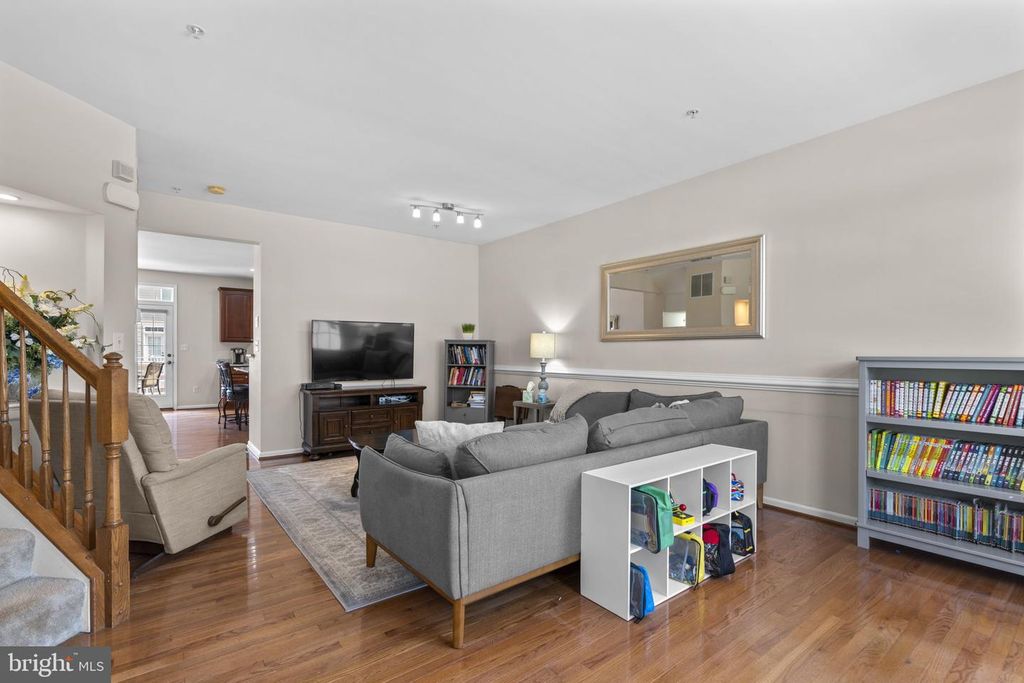 Image 6 of property listing at 4803 PORTSMOUTH RD #18, Ellicott City, MD 21042