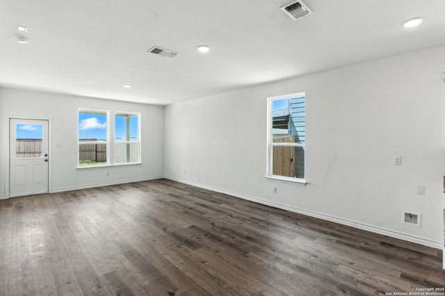 966 Bluegrass Pt, New Braunfels, TX 78130