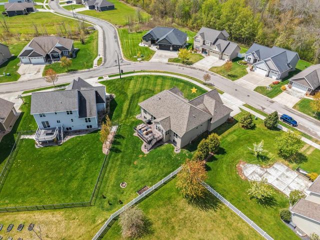 1344 LEAR LANE, De Pere, WI 54115