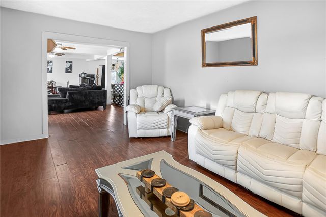 117 Pecan Drive, Baytown, TX 77520