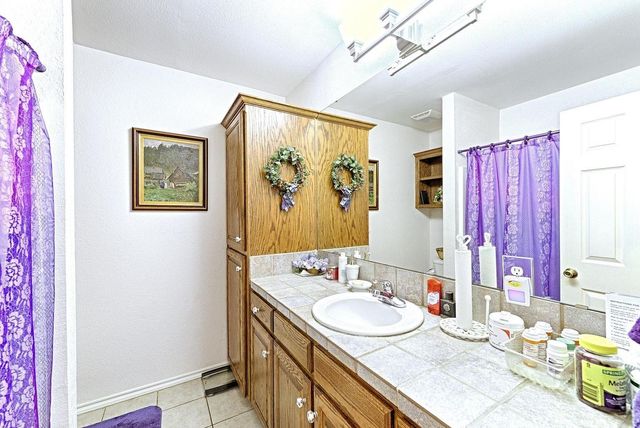 105 Santee Drive, Lake Kiowa, TX 76240