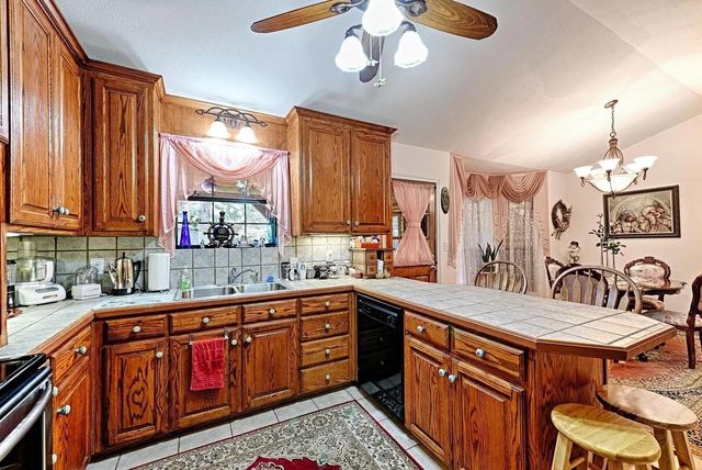 105 Santee Drive, Lake Kiowa, TX 76240