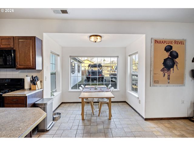 777 OAK St, Oakland, OR 97462