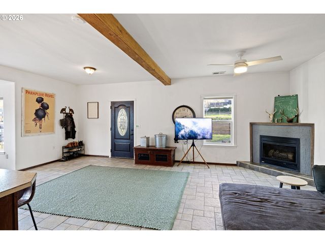 777 OAK St, Oakland, OR 97462