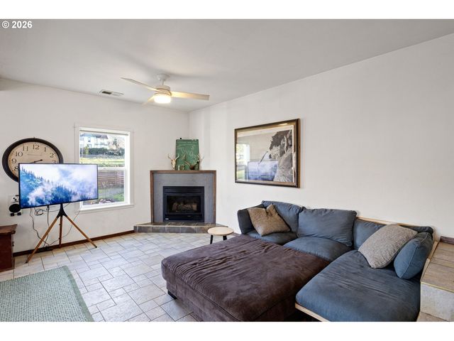 777 OAK St, Oakland, OR 97462