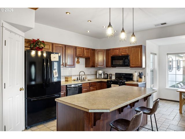 777 OAK St, Oakland, OR 97462