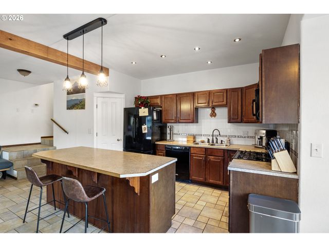 777 OAK St, Oakland, OR 97462