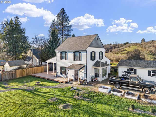 777 OAK St, Oakland, OR 97462