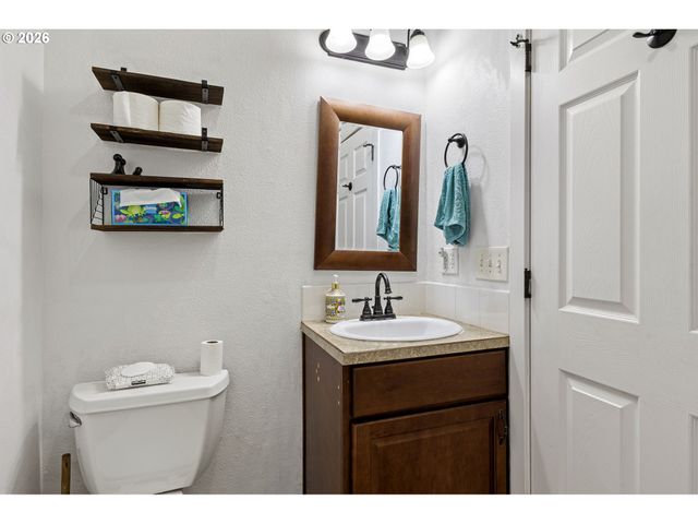 777 OAK St, Oakland, OR 97462