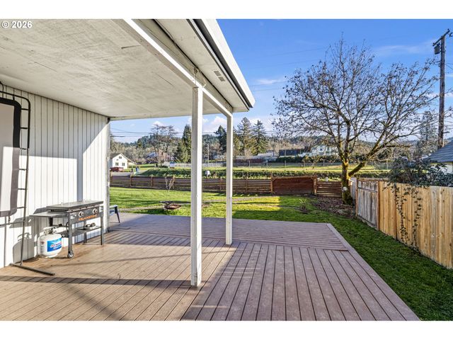 777 OAK St, Oakland, OR 97462