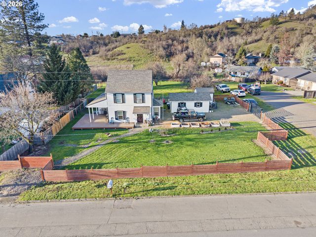 777 OAK St, Oakland, OR 97462