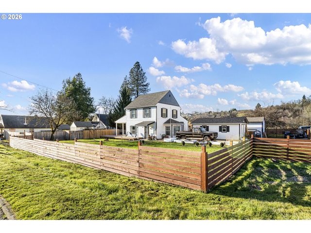 777 OAK St, Oakland, OR 97462