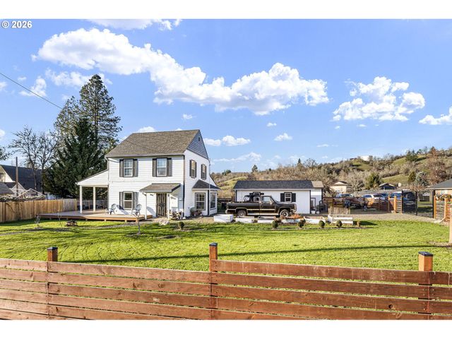 777 OAK St, Oakland, OR 97462