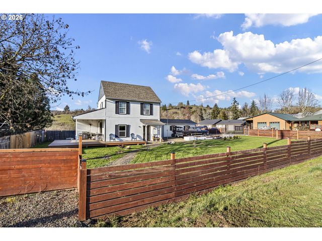 777 OAK St, Oakland, OR 97462