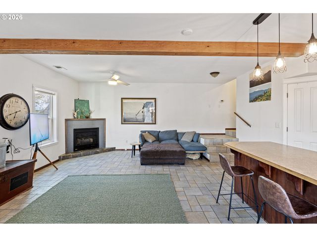 777 OAK St, Oakland, OR 97462