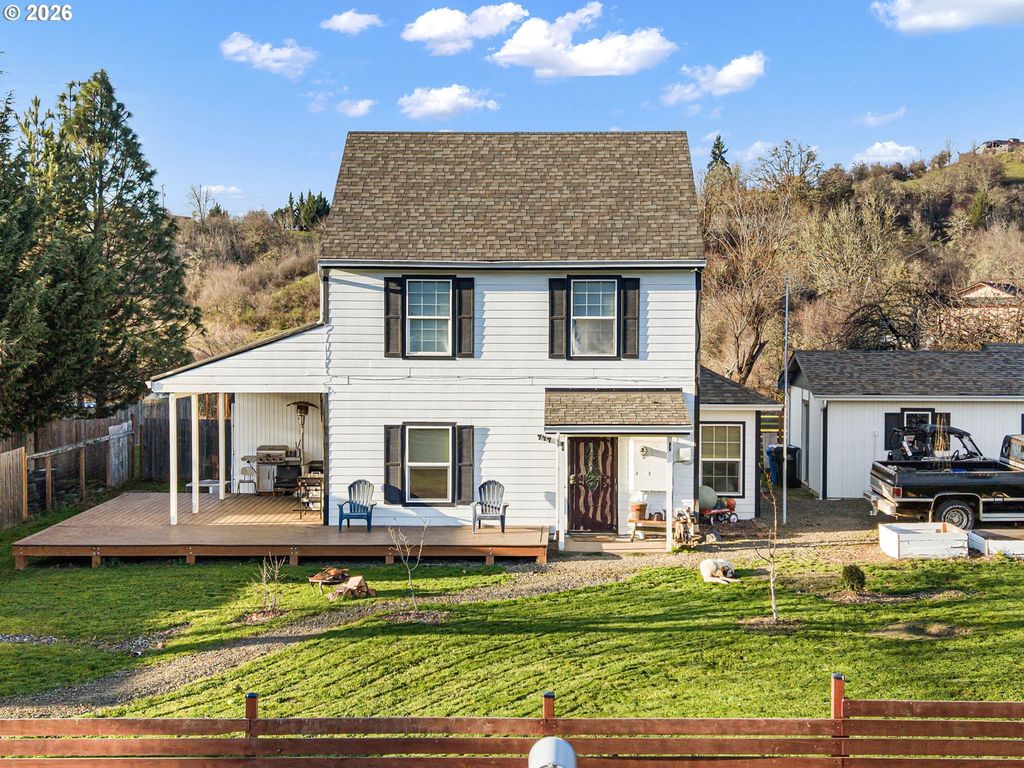 777 OAK St, Oakland, OR 97462