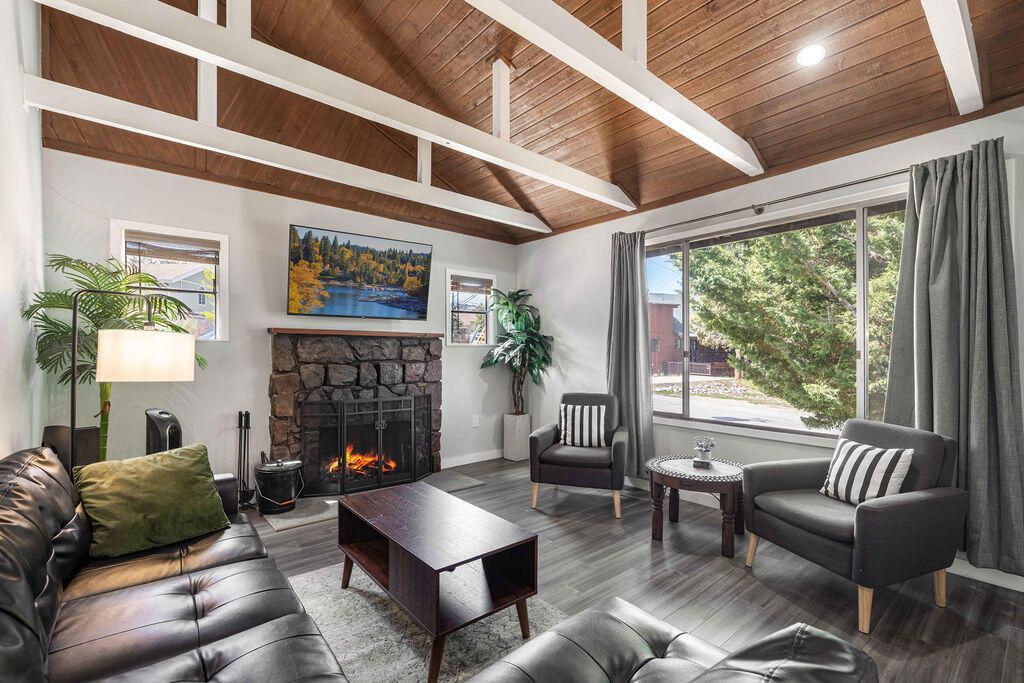 643 Villa Grove Avenue, Big Bear, CA 92314