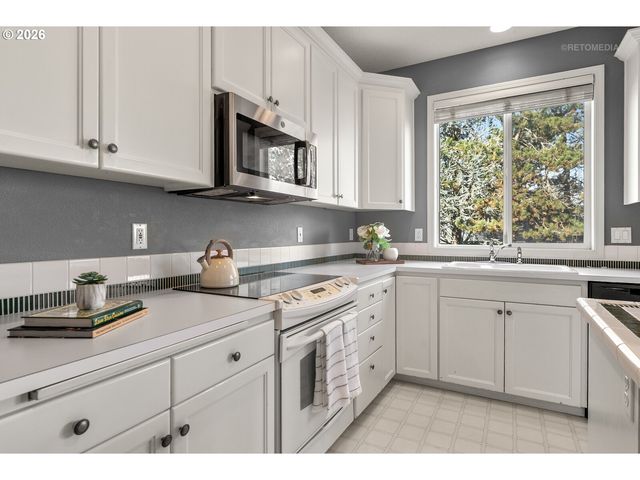 9135 Sw STONO Dr, Tualatin, OR 97062