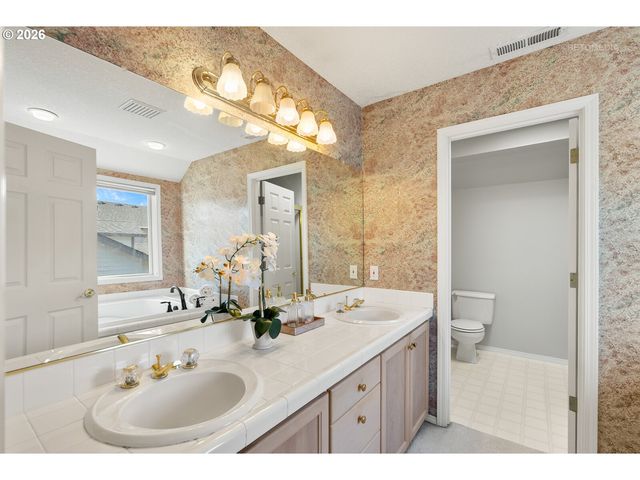 9135 Sw STONO Dr, Tualatin, OR 97062