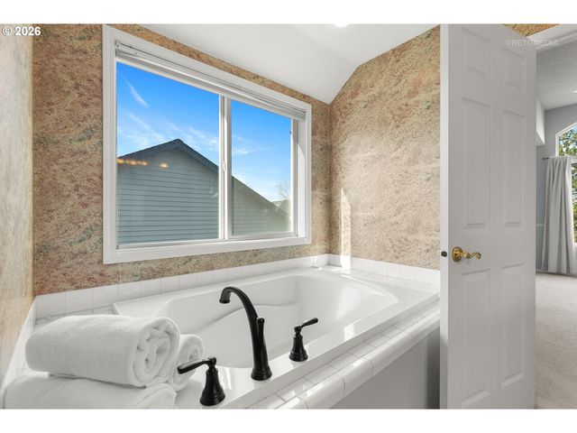 9135 Sw STONO Dr, Tualatin, OR 97062