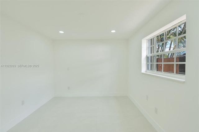 6321 Farragut St, Hollywood, FL 33024