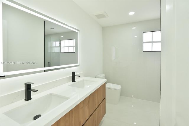 6321 Farragut St, Hollywood, FL 33024