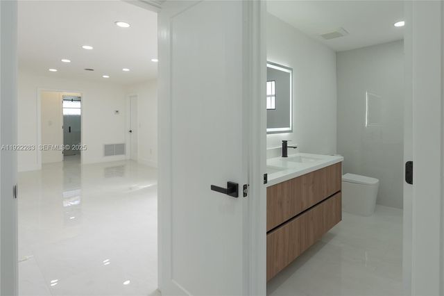 6321 Farragut St, Hollywood, FL 33024