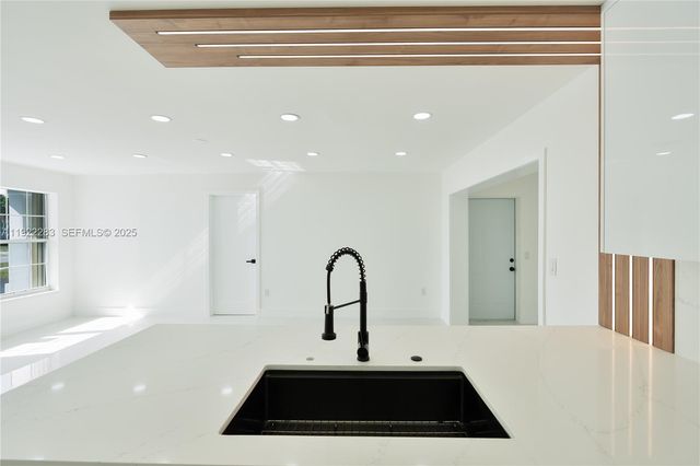 6321 Farragut St, Hollywood, FL 33024