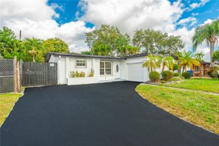 6321 Farragut St, Hollywood, FL 33024