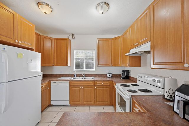 911 NE 12th Avenue, Pompano Beach, FL 33060